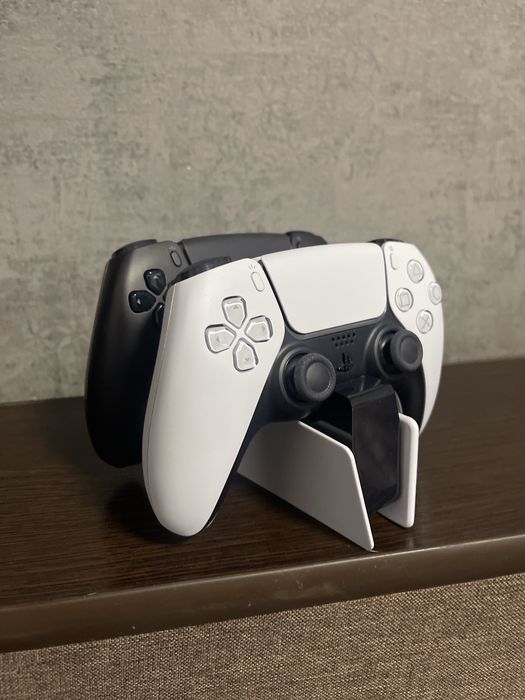 PS5 (два джойстика и станция)