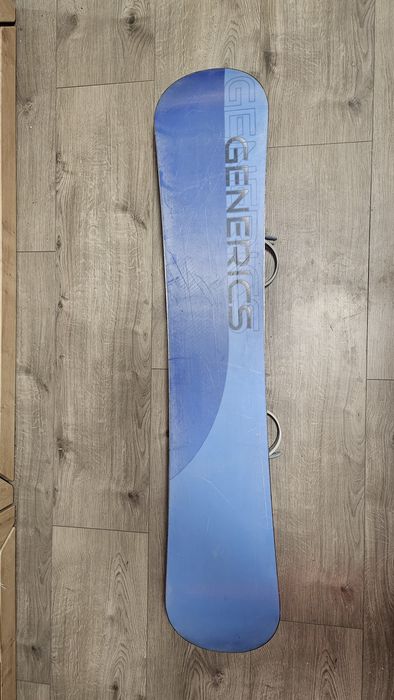Snowboard Generics/ Deska snowboardowa Generics