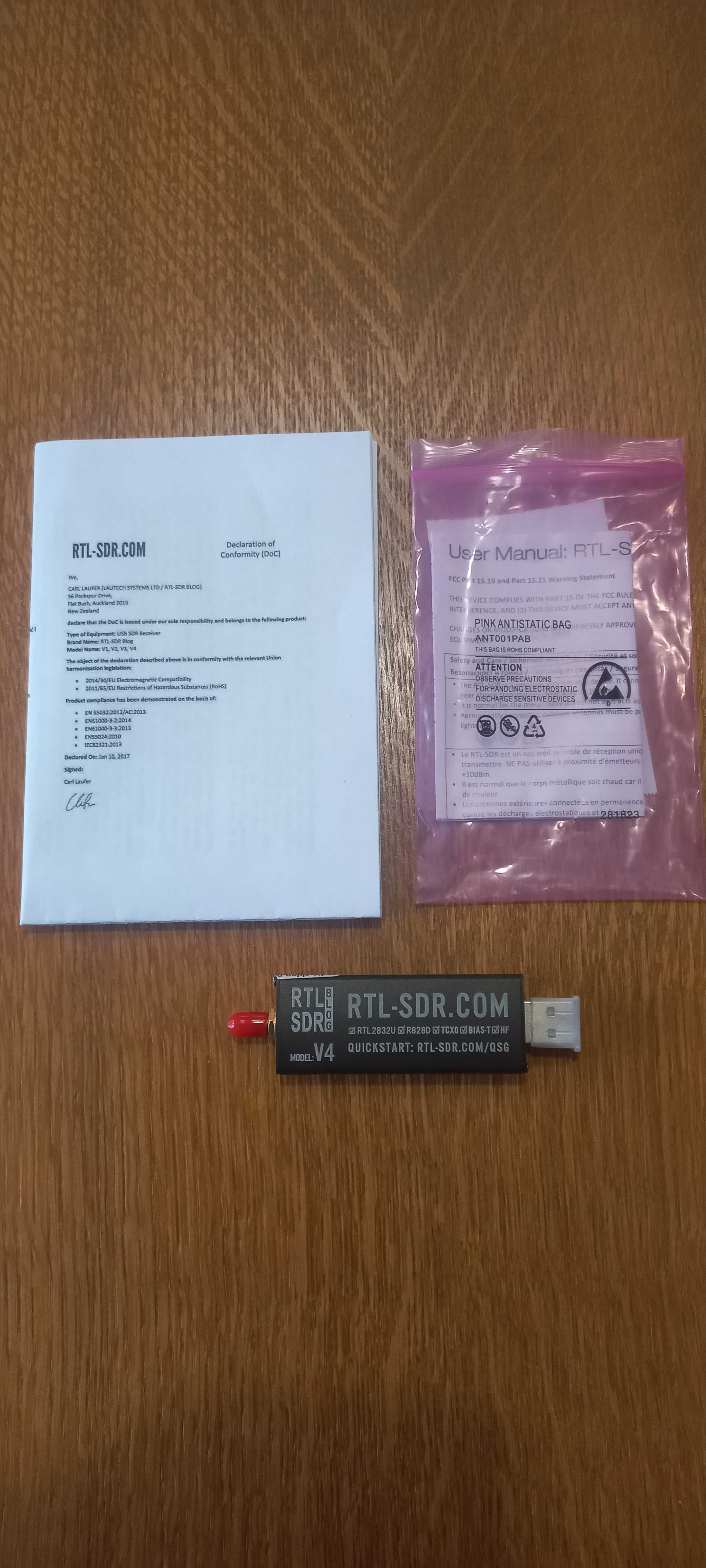 Skaner RTL-SDR  V4 wraz z anteną