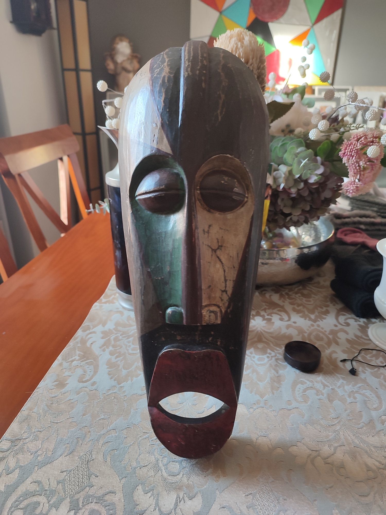 Mascara esculpida em madeira