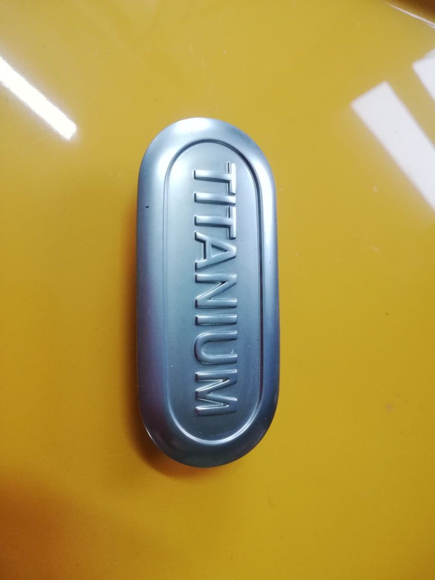 Emblemat znaczek titanium błotnik Ford C-max mk1 lift oryginał