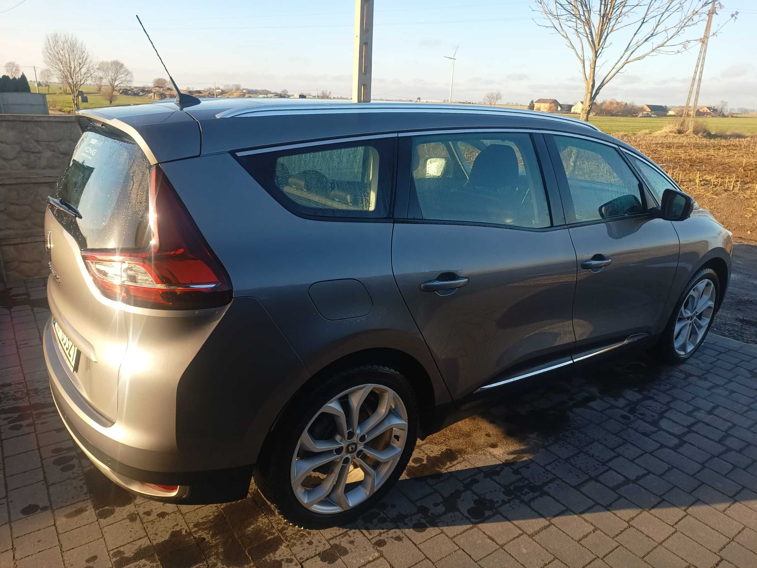 Renault Grand Scenic IV 1.2 TCe bezwypadkowy 7 osobowy
