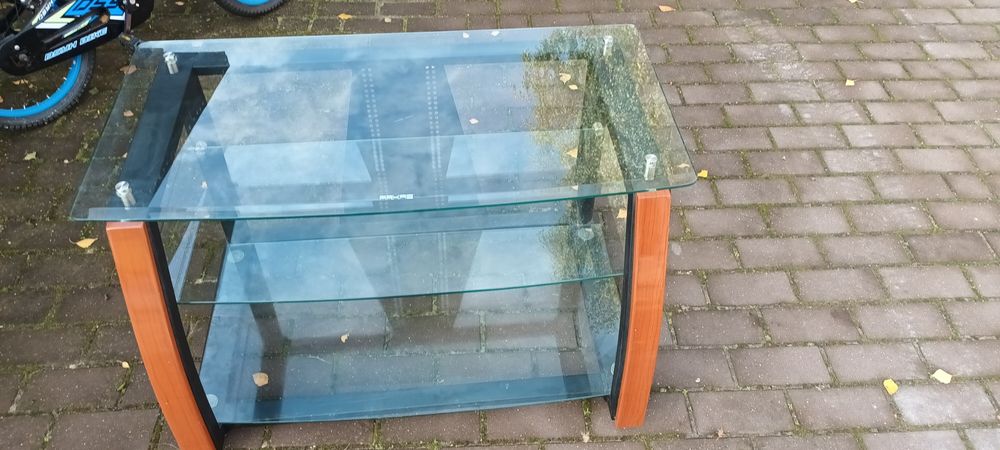 Półka na telewizor