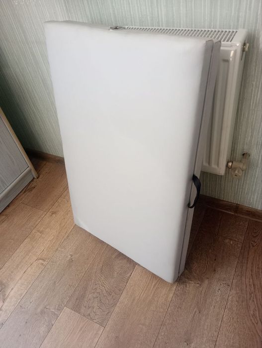 Кушетка для массажа. В отличном состоянии.