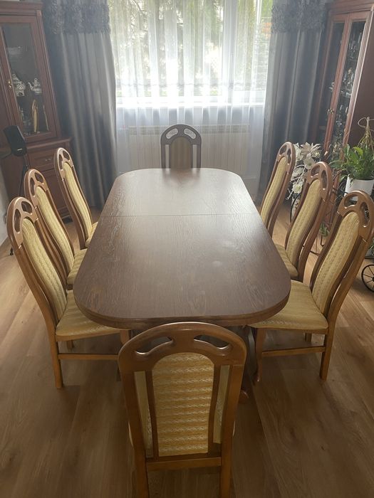 Drewniany stół jadalniany