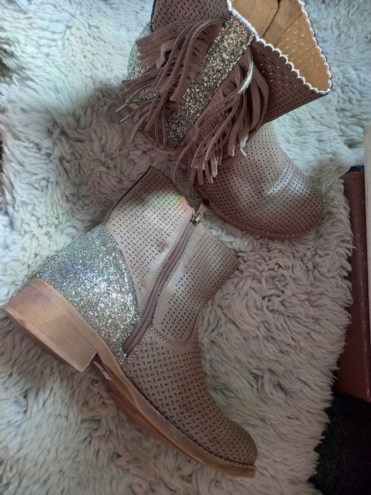 Низкие лёгкие летние сапоги под любую одежду.38 размер