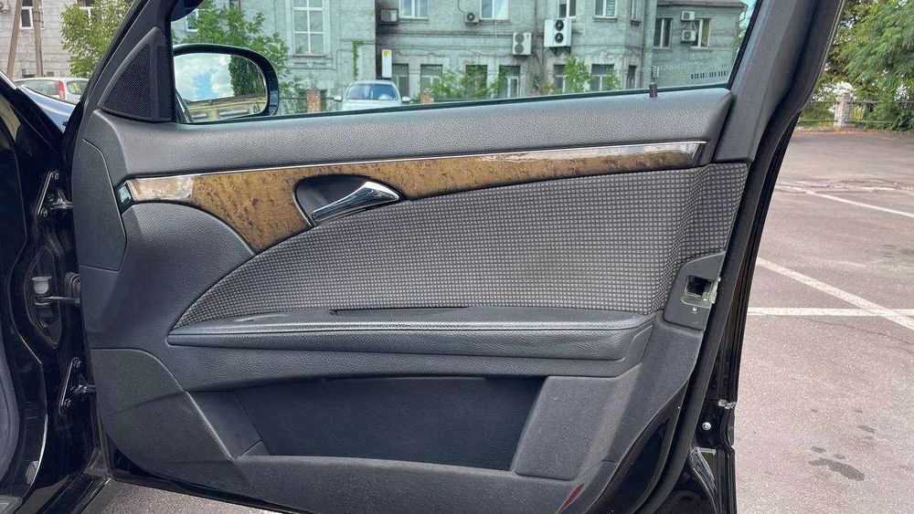 Mercedes-Benz E-Class 2003 S211