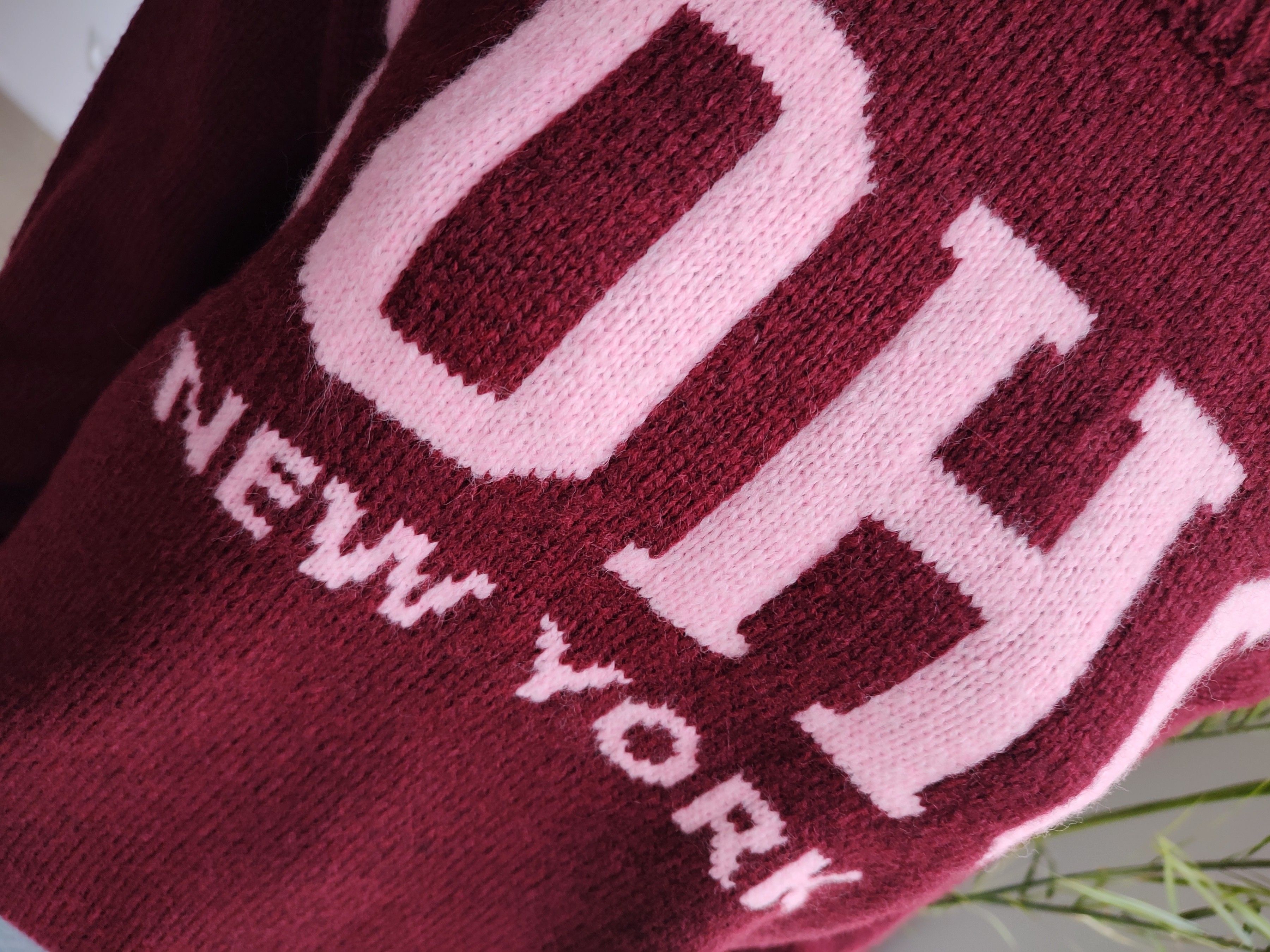 Sweter z napisem Soho - bordowy One size Azara