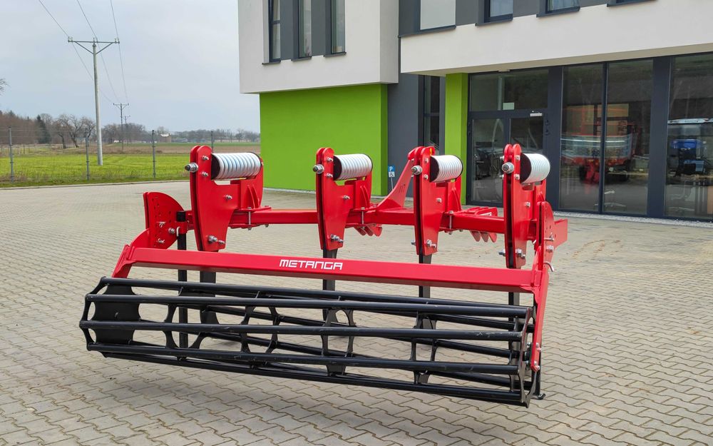 # AGREGAT UPRAWOWY Przedsiewny Uprawowo Siewny Wał SIEWNIK Głębosz