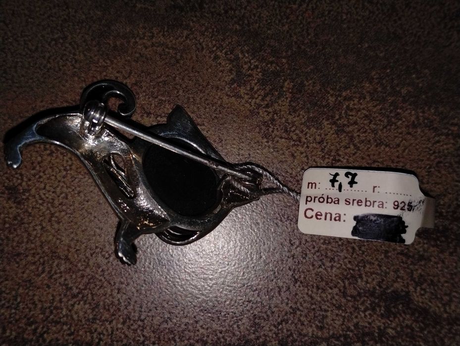 Broszka srebrna - kot