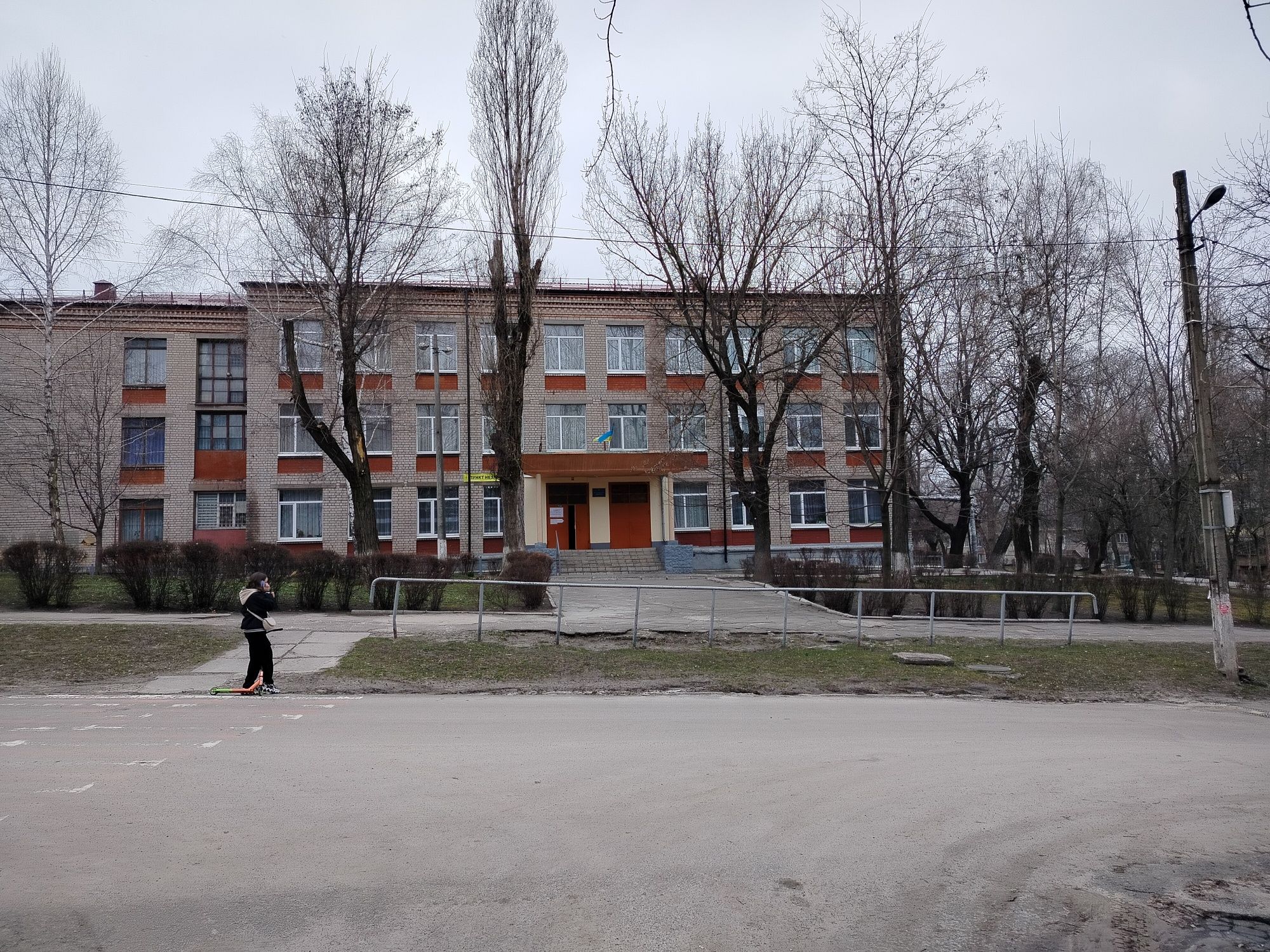 Срочно 3комн 2/4эт. ул.Нежинская р-н 7школы