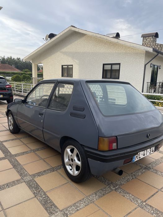 Peugeot 205 frente GTI