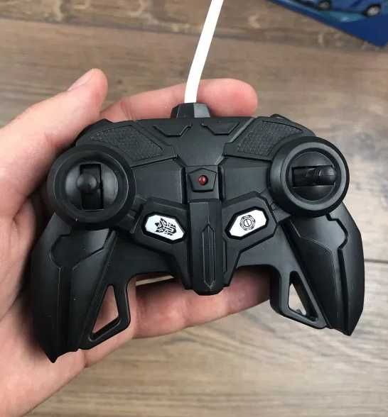 Детская игрушка машинка-робот трансформер на радиоуправлении