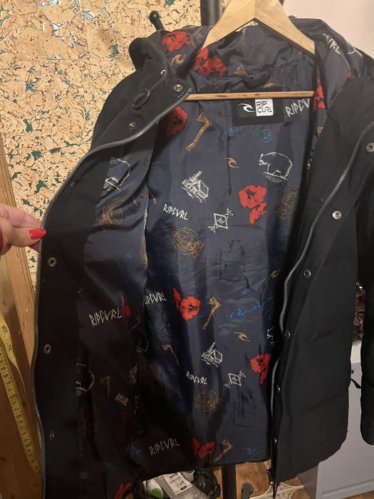Куртка зимова  стильного бренду RIPCURL  тепла , вітронепродувна