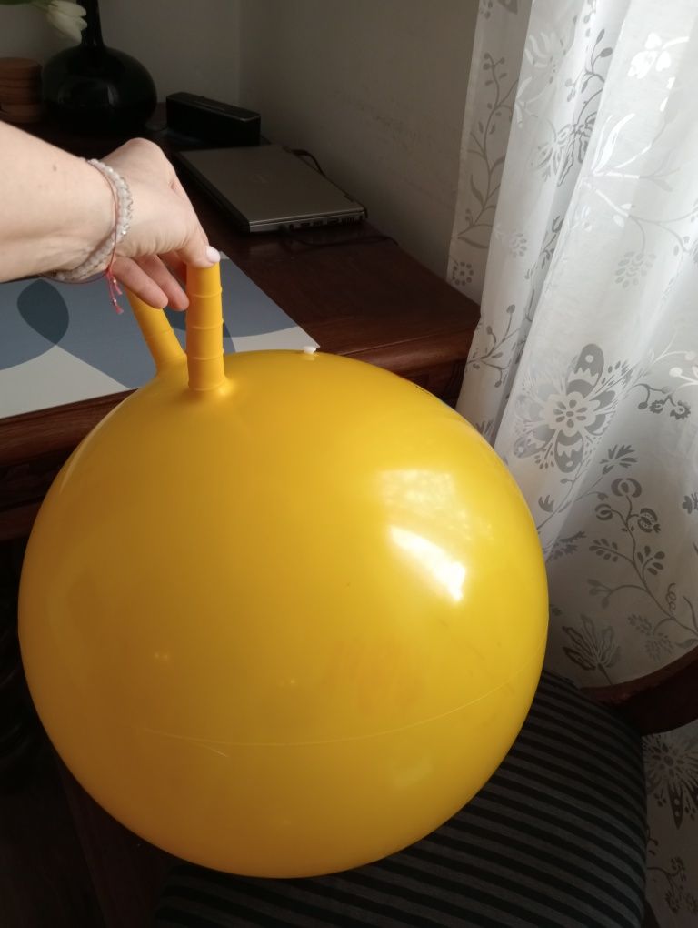 Skoczek piłka rehabilitacyjna żółta Minionki