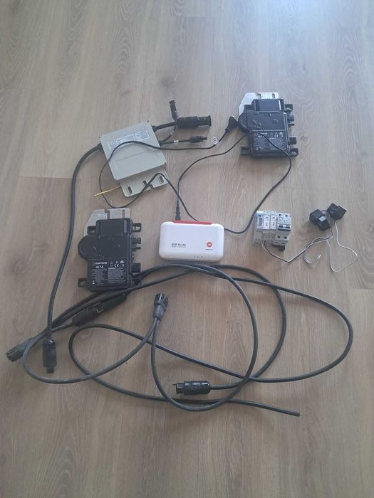 Microinversores e Box EDP Re:dy + dijuntores