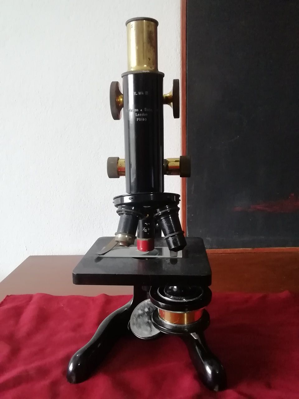 Microscópio inglês antigo
