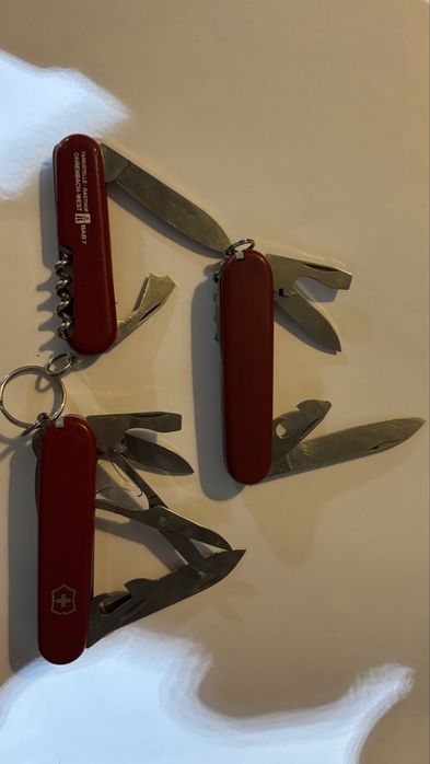 Lote de tres canivetes suiços Victorinox em excelentes condições