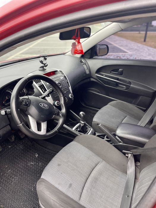 Продам своє авто Кіа сееd 2010