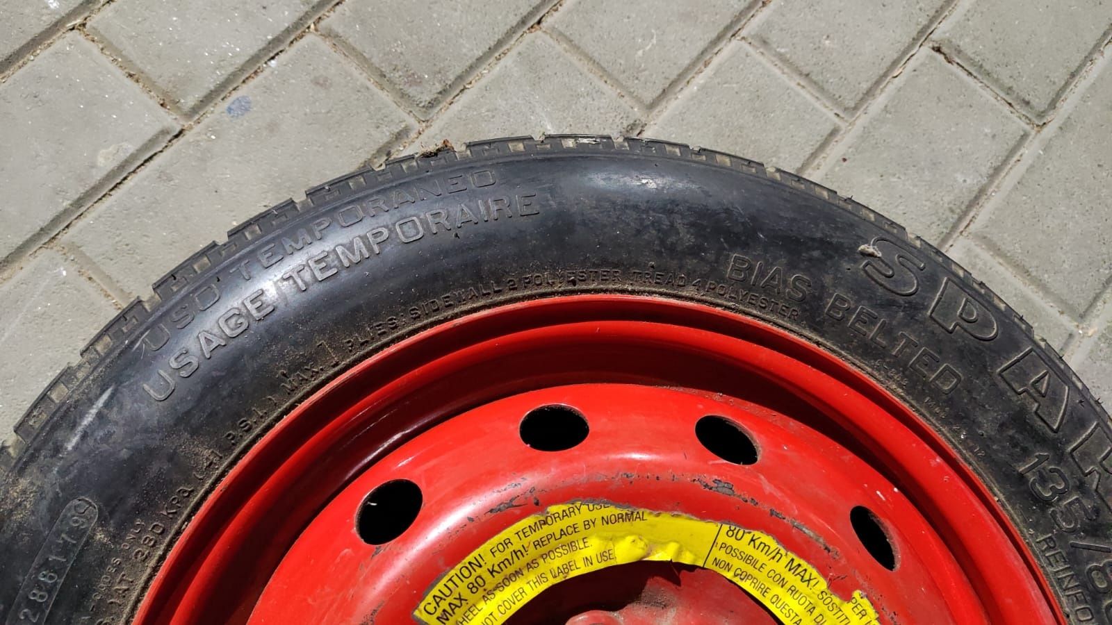 Koło dojazdowe marki Pirelli 135/80 - 14 80P.