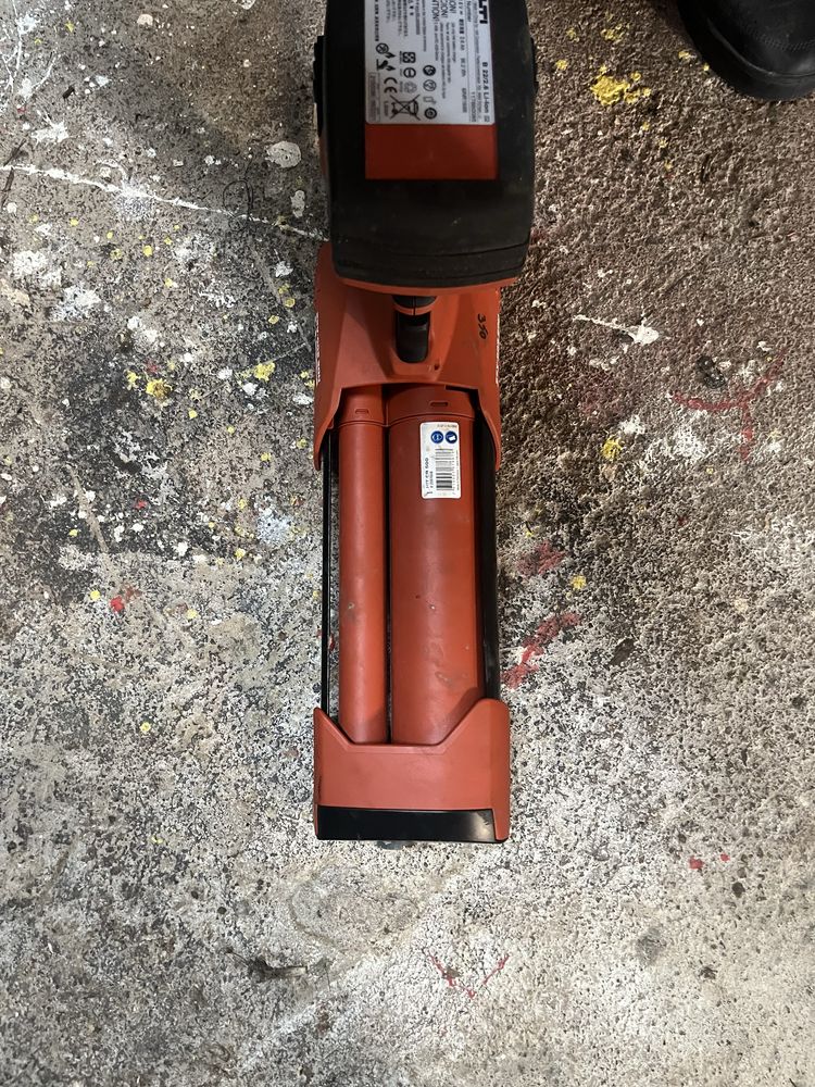 Maquina de resina Hilti
