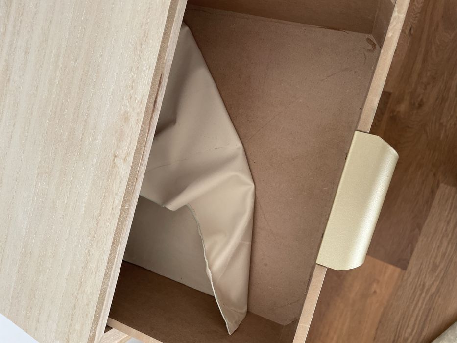 Aparador dourado Casika