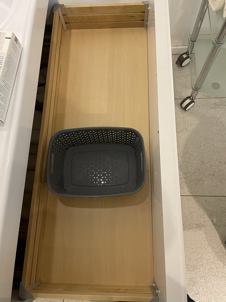 Szafka ikea z umywalka + 2 baterie