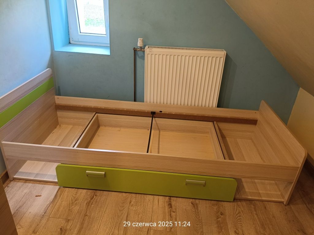 Sprzedam łóżko i szafkę nocną
Łóżko z szufladą:
szer. 84cm, dł