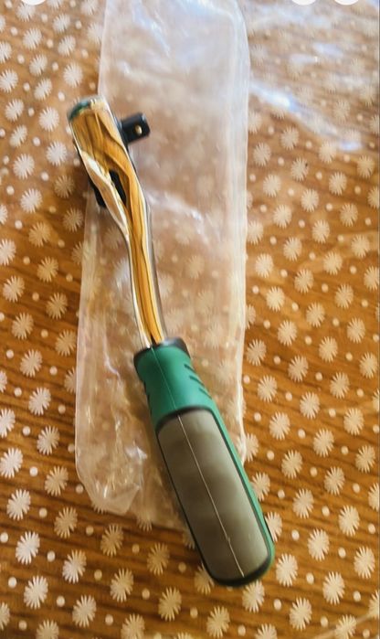 Трещотка с прорезиненой изогнутой ручкой 1/4 реверсний вороток новий