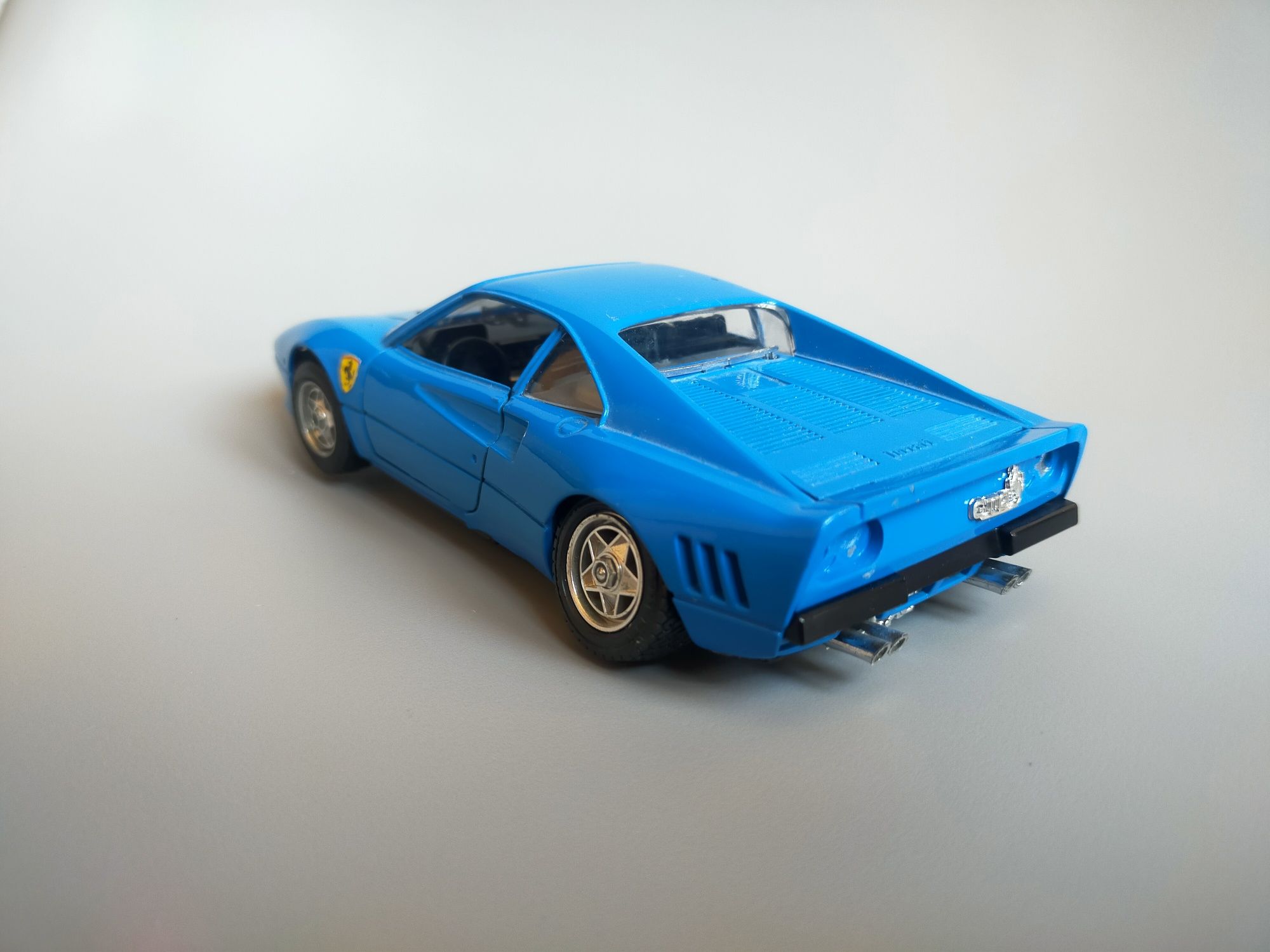 Bburago Burago Ferrari GTO 1984 skala 1:24