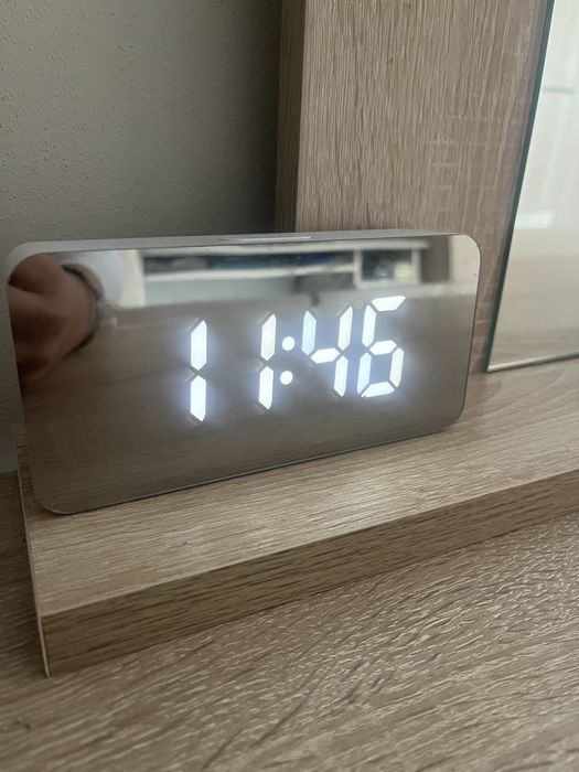 zegarek z budzikiem led