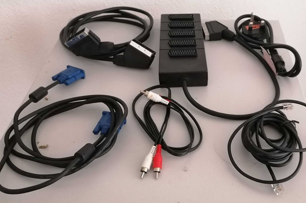 Divisor skart quintuplo mais cabos uteis, tudo por 5€