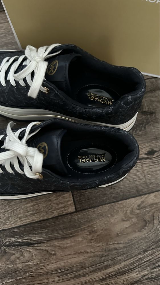 Michael kors кросівки