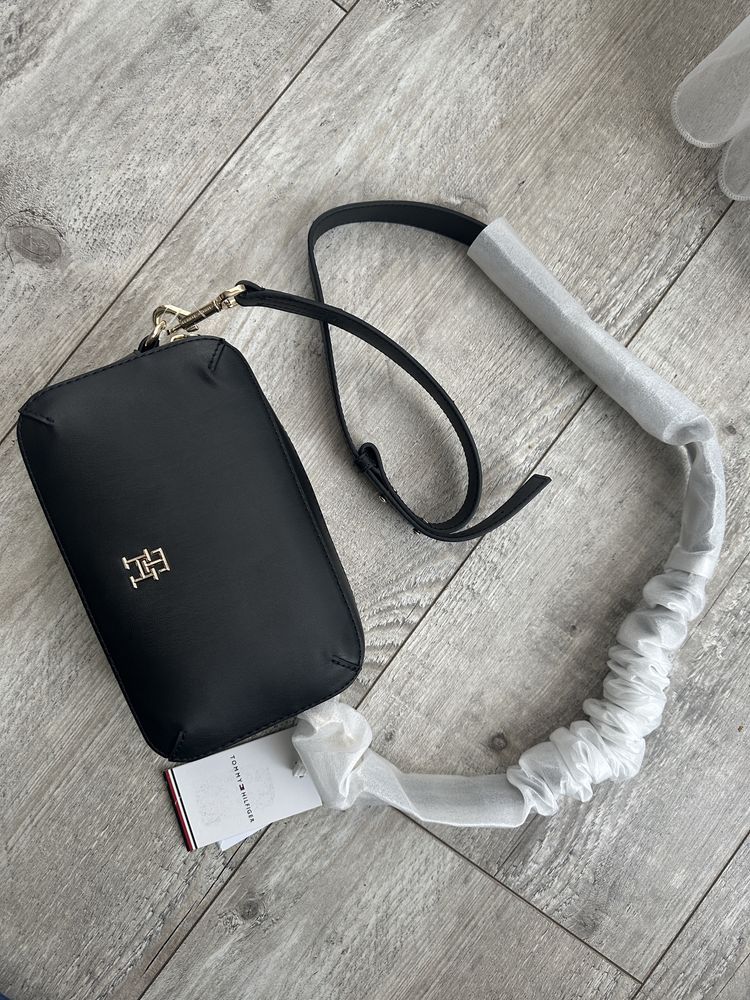 Listonoszka Tommy Hilfiger chic camera bag czarna logo nowa