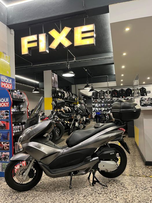 Honda PCX Em estado " Novo" com apenas 1625 Kms Top Case