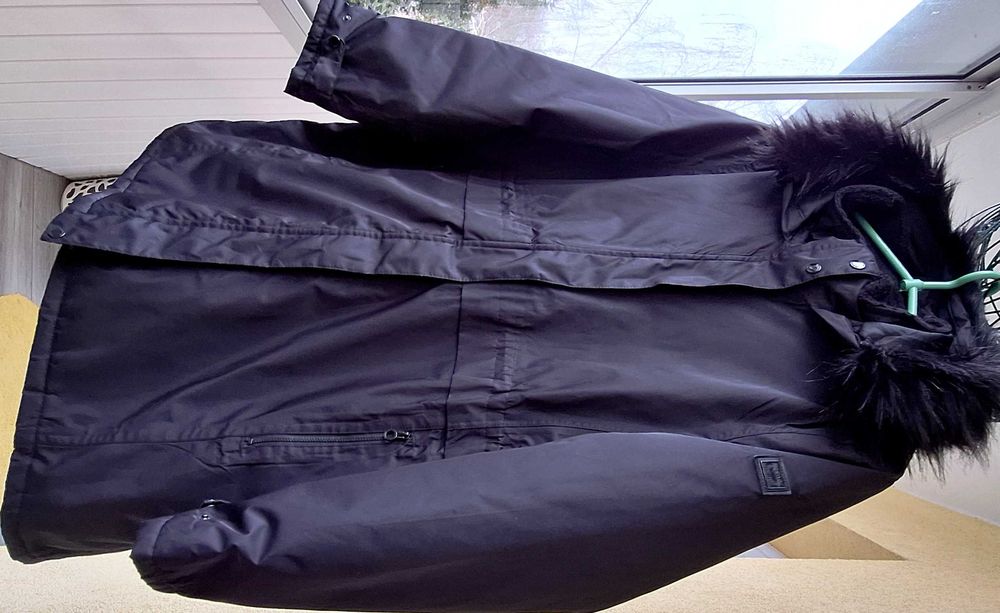 Czarna ocieplana kurtka zimowa z kapturem Regatta