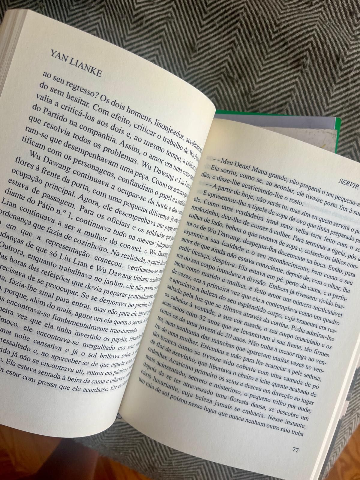 Livro Romance Servir o Povo – Yan Liang