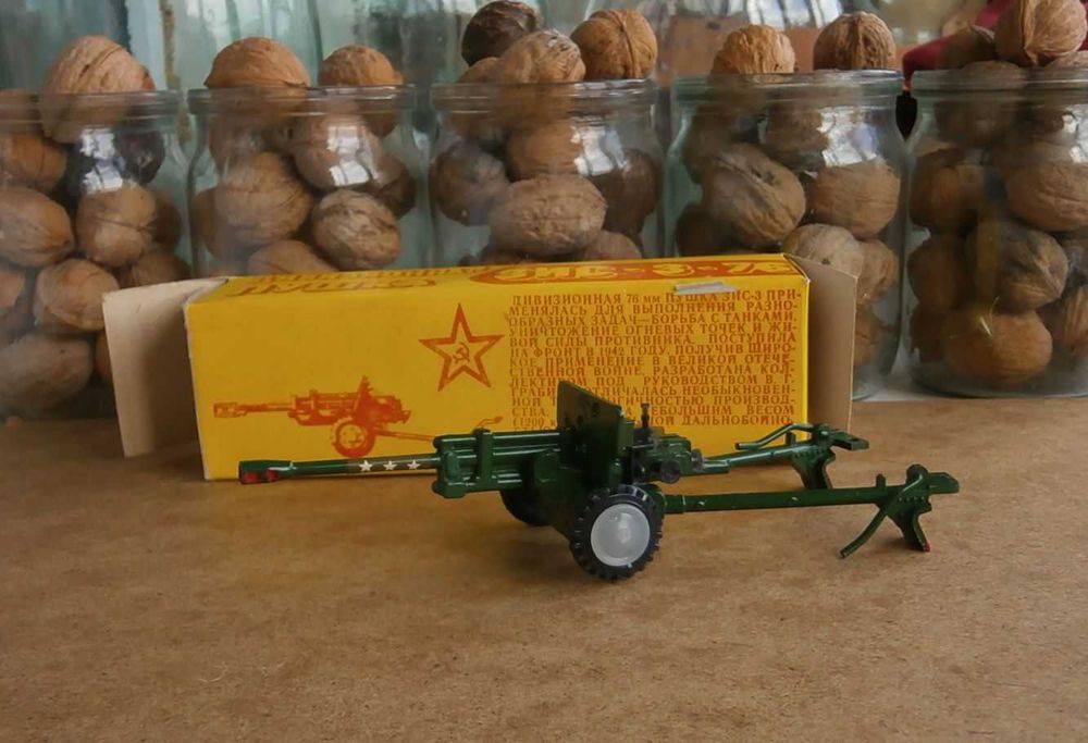 Зил 130 ГАЗ 2402 Волга Скорая Москвич Пикап Зис-3 модель СССР 1:43