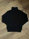 Stone island вызаный свитер