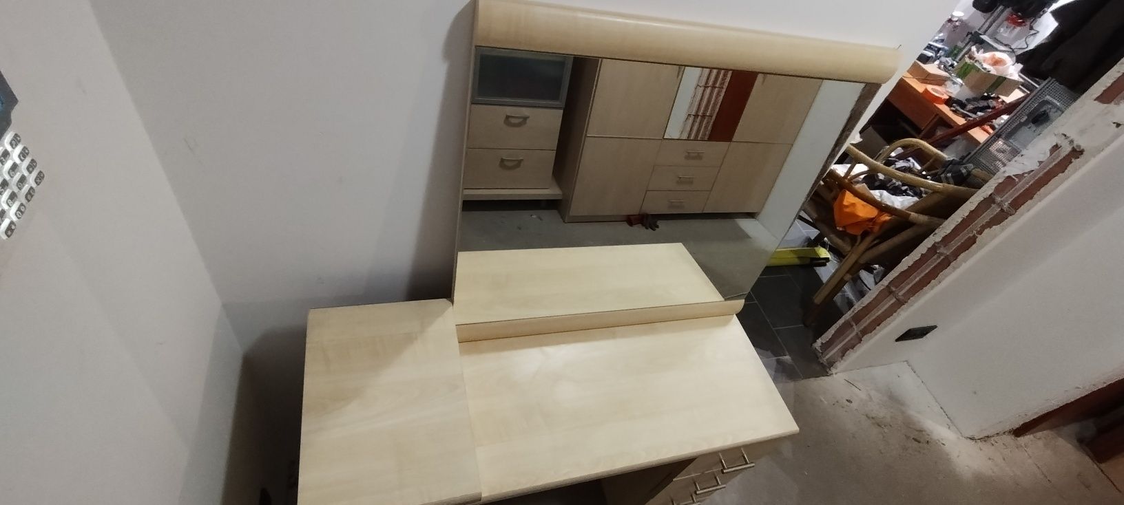 Toaletka Biurko z lustrem Solidne porzadne. 103cm na 75 cm wysokie