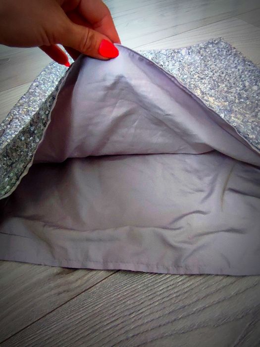 Piękna cekinowa spódnica