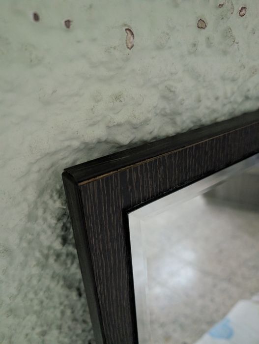 Espelho com estrutura de madeira