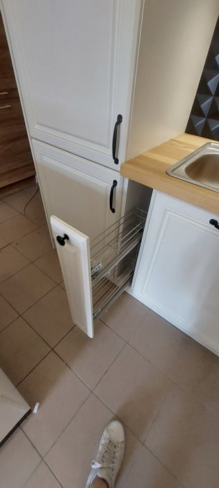 Meble kuchenne  z ekspozycji z   frontami lakierowanymi .