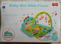 Mata dziecięca / niemowlęca z regulowanym pianinem