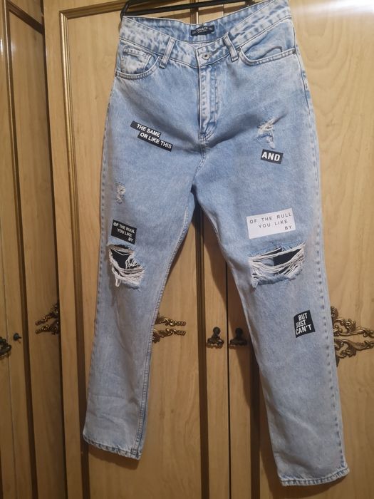 Новые женские джинсы.