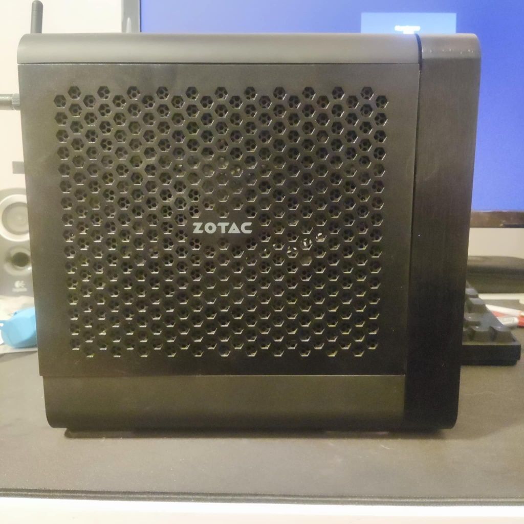 Komputer Zotac Magnus