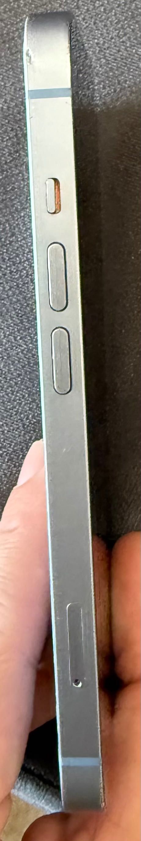 IPhone 14 com traseira partida sem danos na câmara