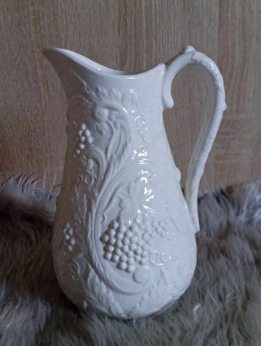 Porcelanowy dzbanek