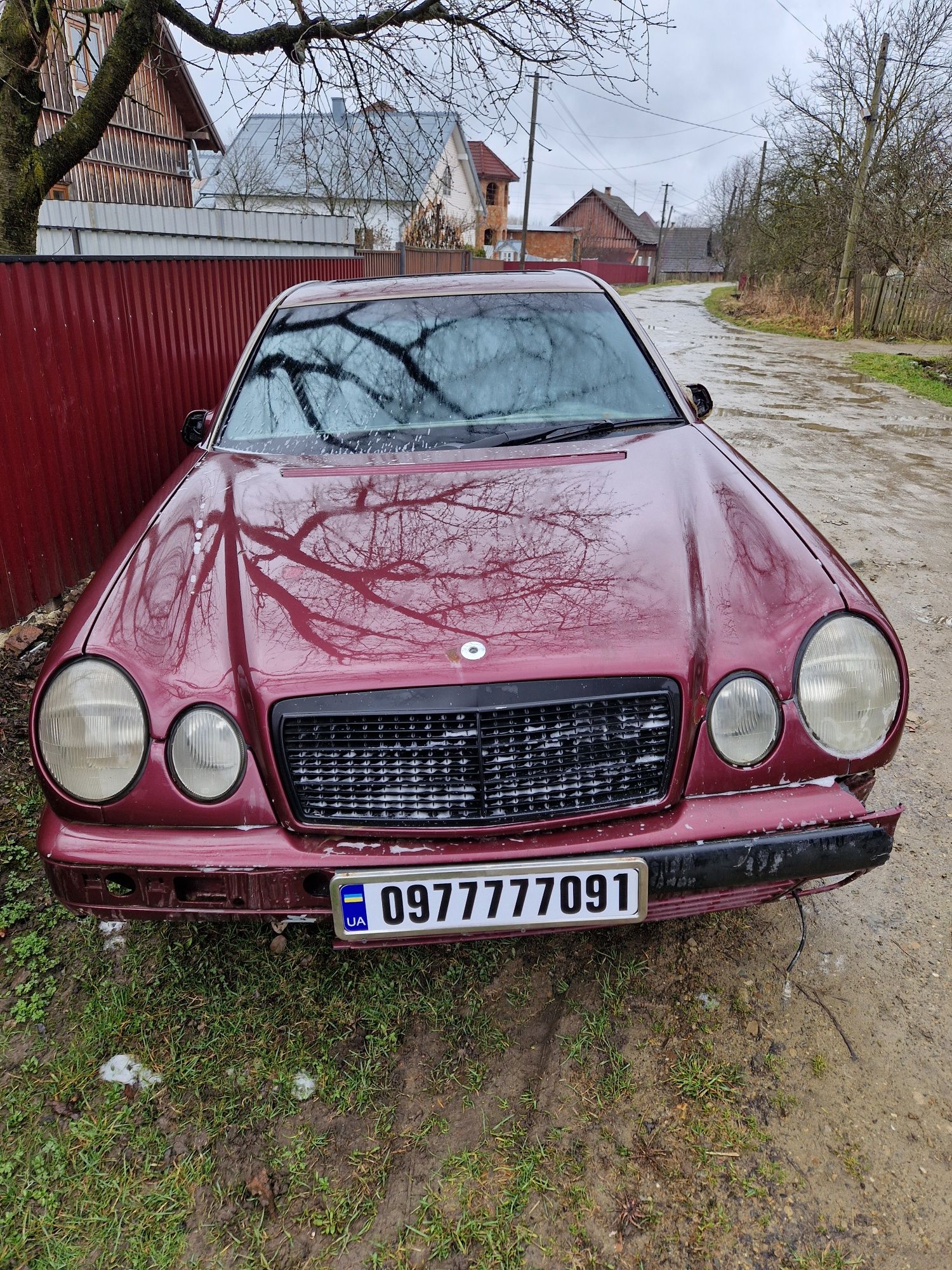 Крило E-Class Mercedes-Benz W210.