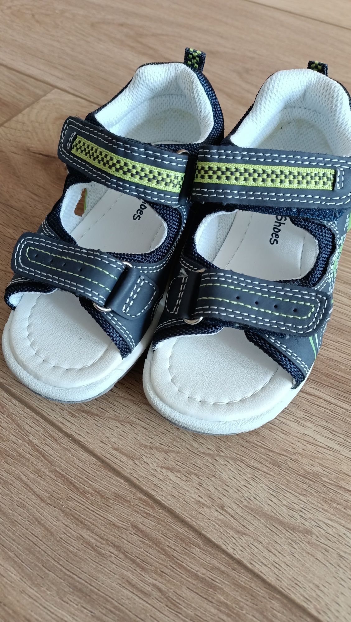 Sandałki na lato nowe dla chłopca rozmiar 24